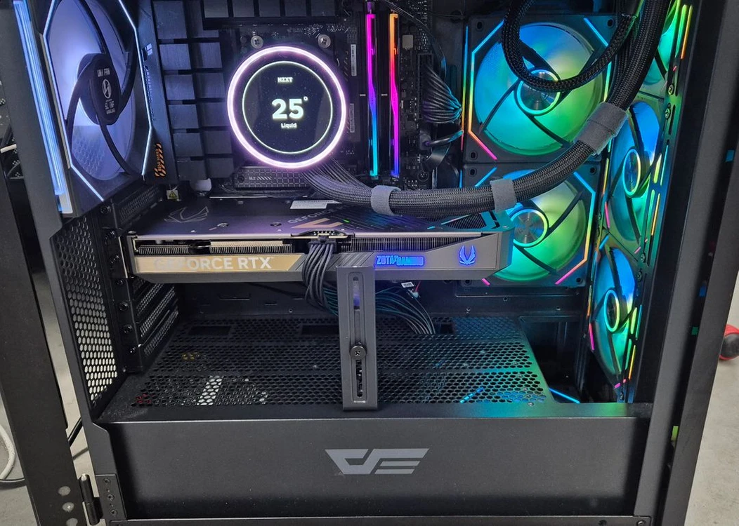 라이젠 7800X3D / 조택 RTX 5070 / 1TB SSD / 32GB 이미지