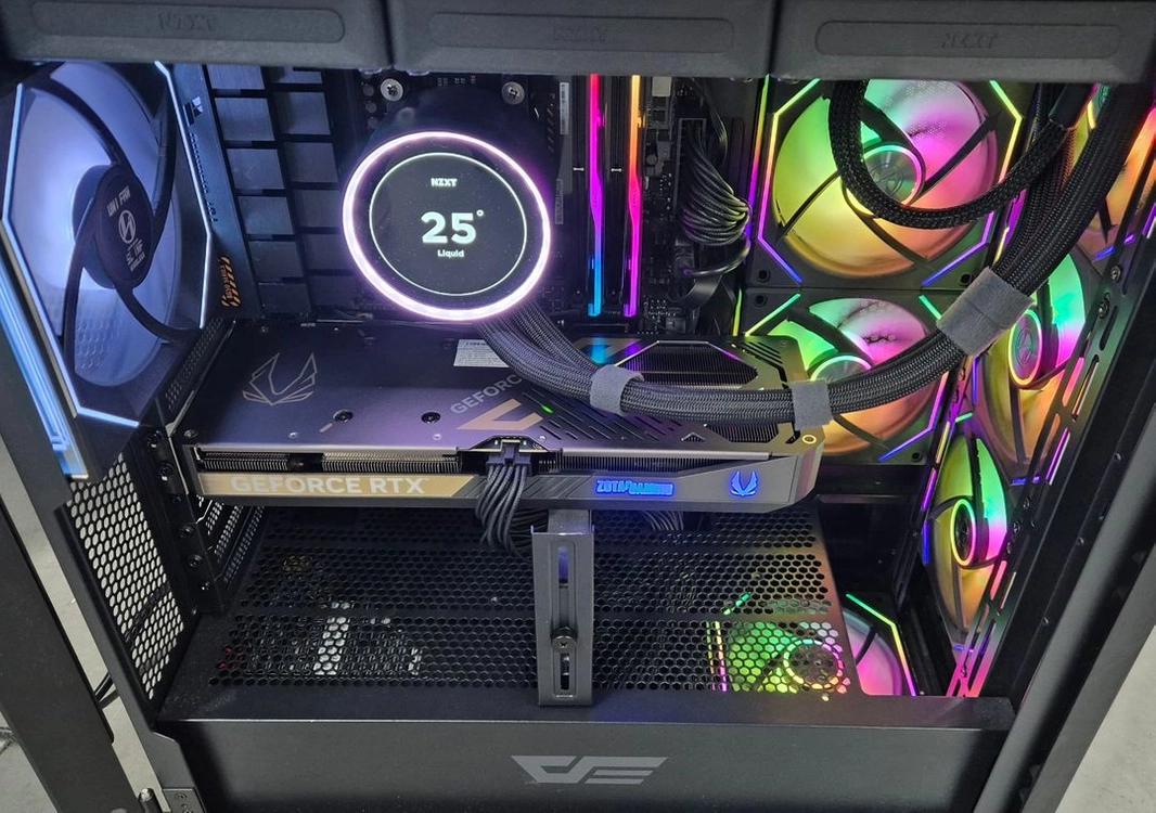 라이젠 7800X3D / 조택 RTX 5070 / 1TB SSD / 32GB 이미지