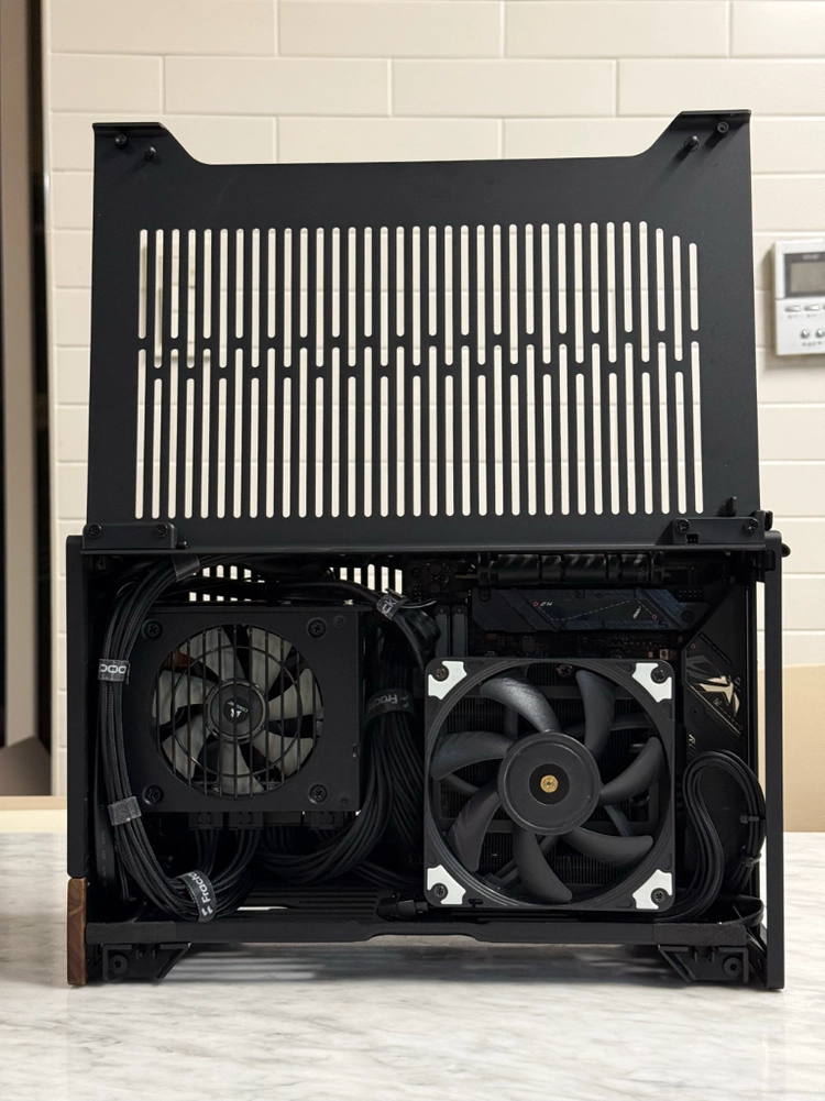 (개인) 9600x, 5070, 32G램 미니 ITX SFF 컴퓨터 PC 이미지