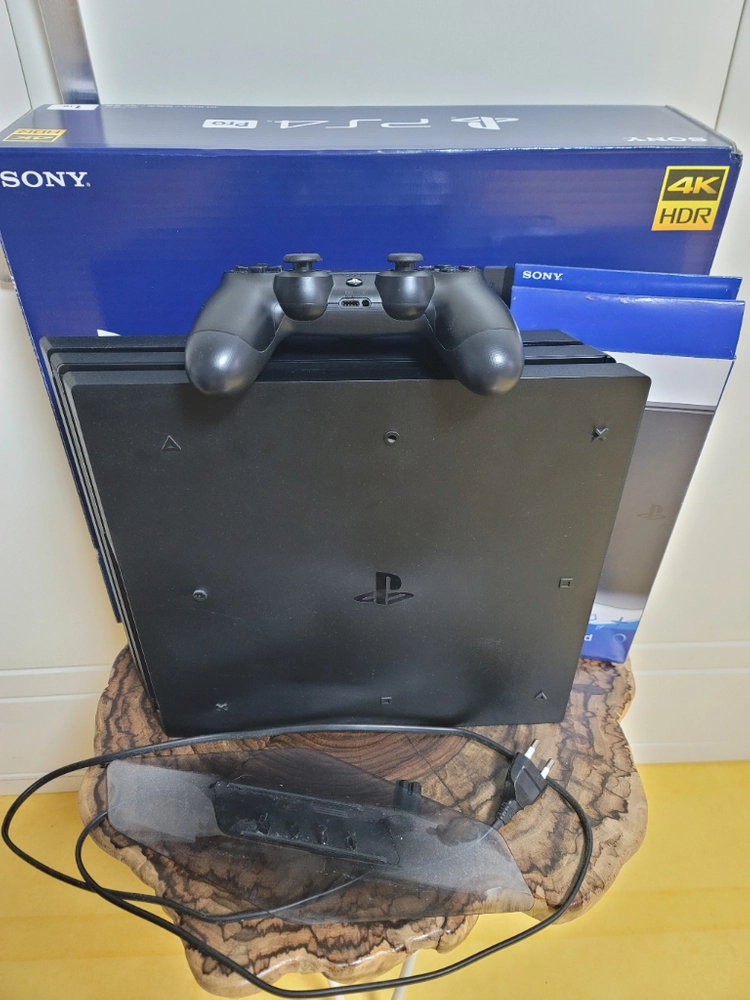 PS4 Pro 1TB CUH-7218B 후기형 풀박스 + 정품 수직 받침대 일괄 판매 - 안심되는 중고거래