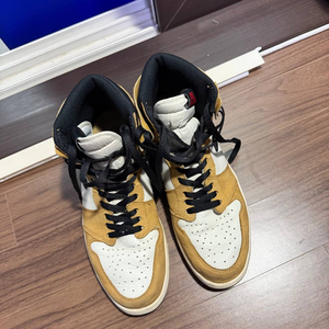 [295] 조던1 레트로 하이 OG 루키오브더이어 ROTY (555088-700) 이미지