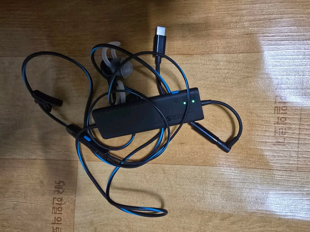 qc20 이어폰 판매합니다. - 안심되는 중고거래