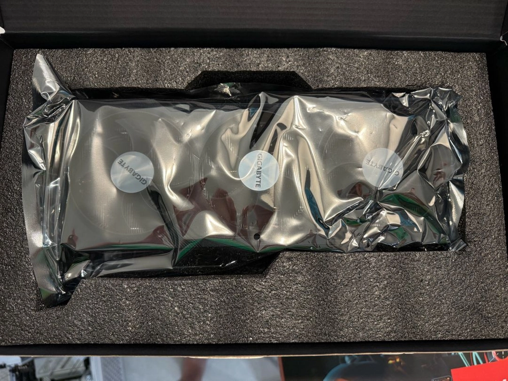 GIGABYTE 기가바이트 라데온 RX 7700 XT GAMING OC D6 12GB 피씨디렉트 그래픽카드 이미지