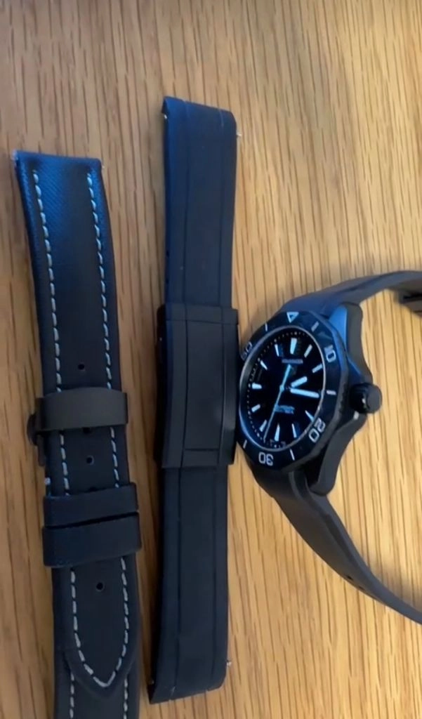 태그호이어 아쿠아레이서 솔라그래프 블랙 40mm 이미지