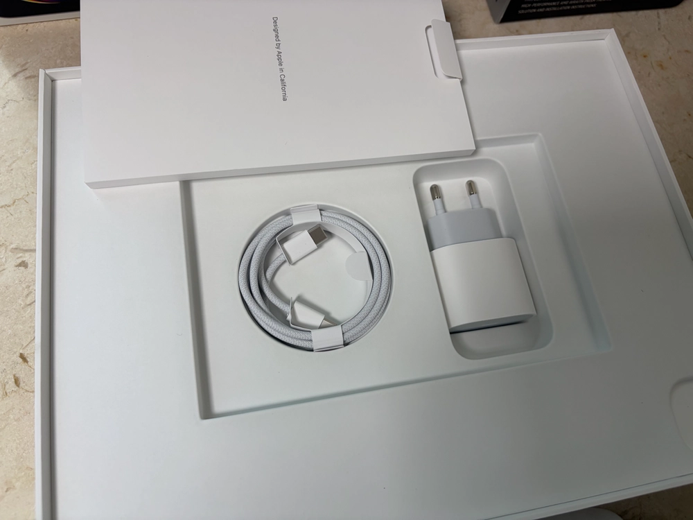 아이패드 프로 M5 13인치 Wi-Fi 256gb 실버 + 매직키보드 + 애케플 이미지