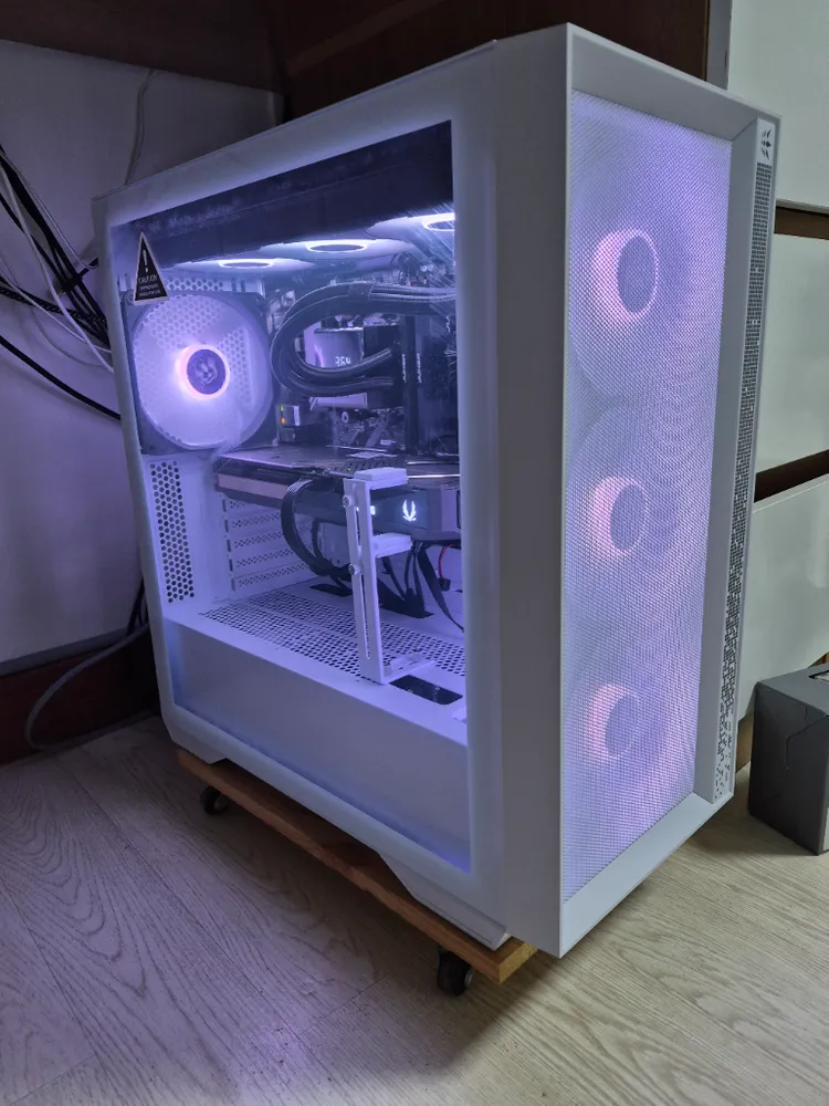 게이밍PC 9800X3D 32GB 1TB RTX 5070 최근조립 - 안심되는 중고거래