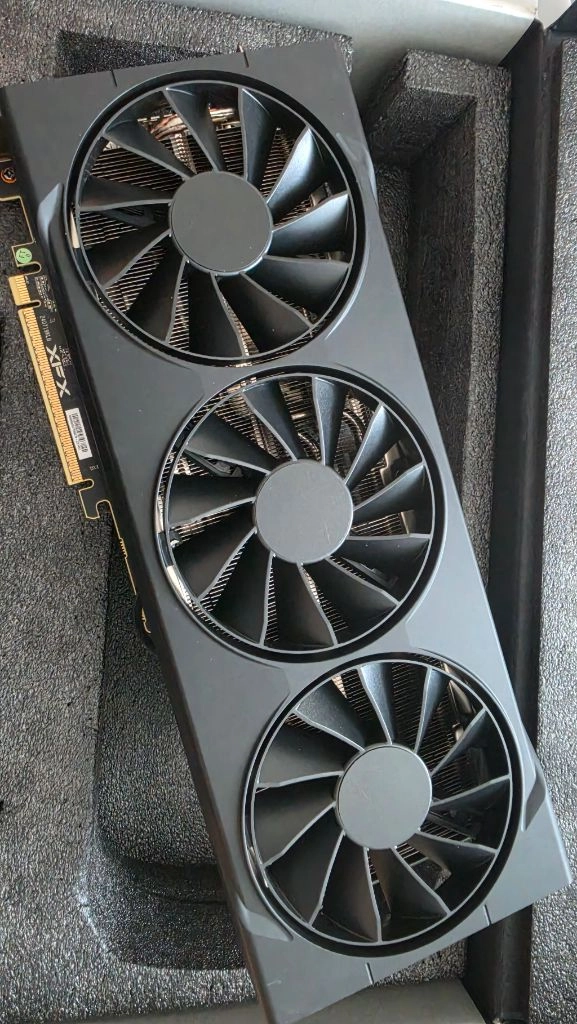 XFX RX 9070XT 그래픽카드 이미지
