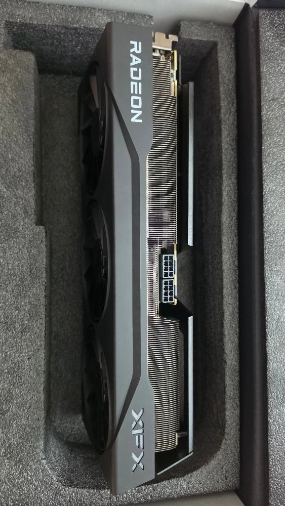 XFX RX 9070XT 그래픽카드 이미지