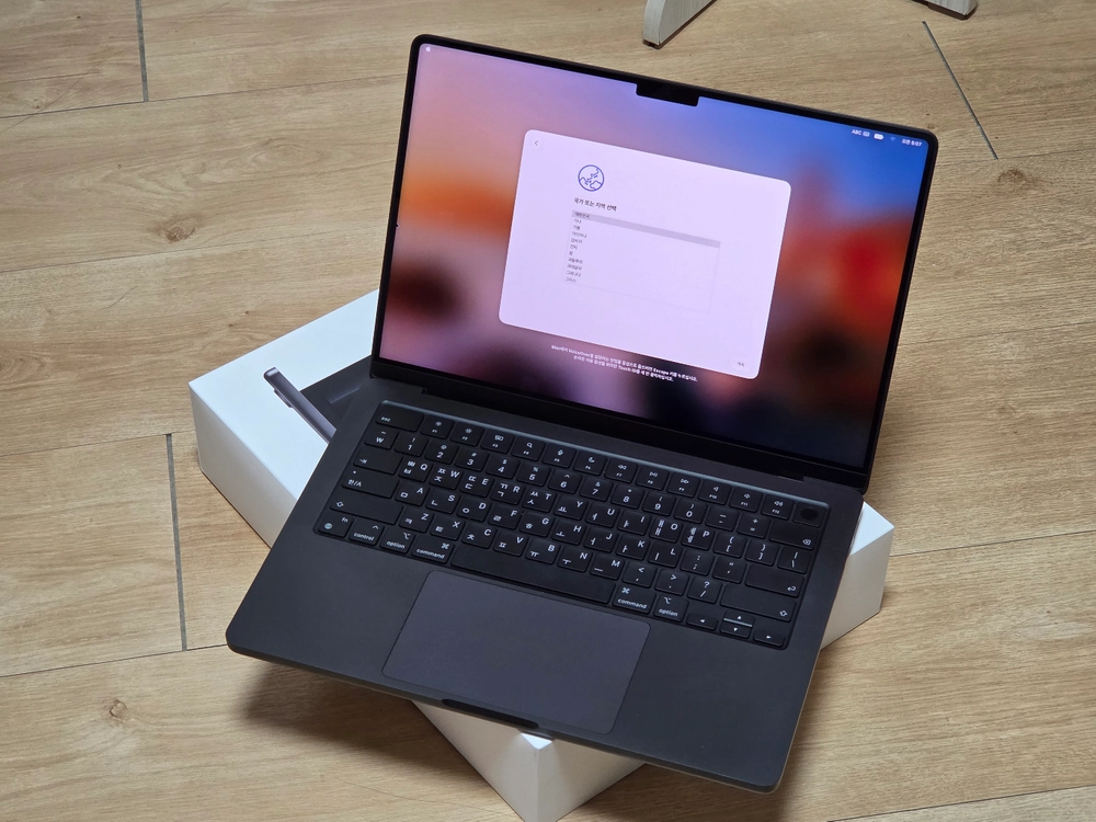 맥북 프로 14 M4 Pro / RAM 24GB / 배터리 96% / 풀박스 가능 + 추가 구성품 증정 - 안심되는 중고거래
