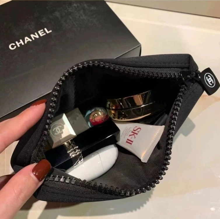 샤넬뷰티 파우치 이미지