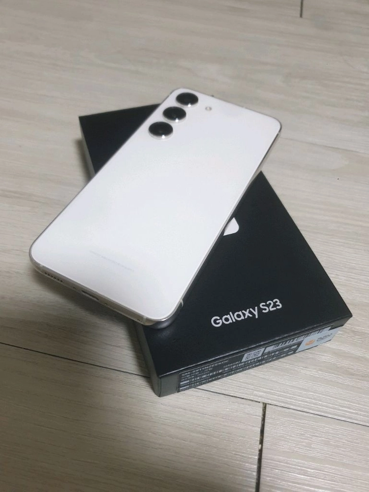갈럭시 S23 화이트 256기가 판매합니다 이미지