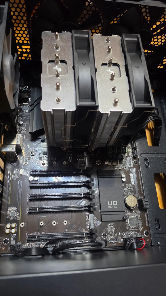 라이젠7 5700x rtx3070ti 컴퓨터 본체 이미지