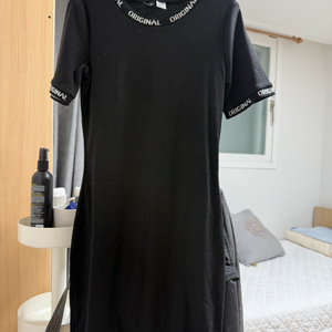 H&M 슬림 블랙 원피스 이미지