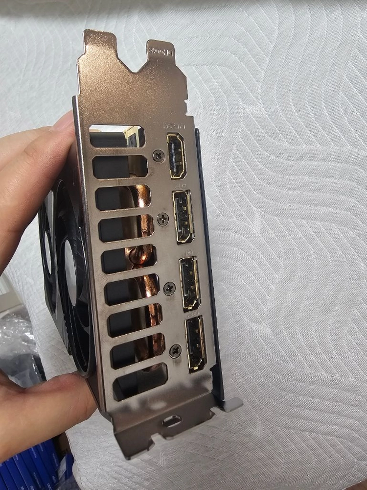 기가바이트 RTX 5060 8g그래픽카드 판매합니다 이미지
