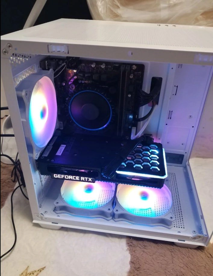 화이트 게이밍 PC i5-12400f RTX 3060 Ti - 안심되는 중고거래