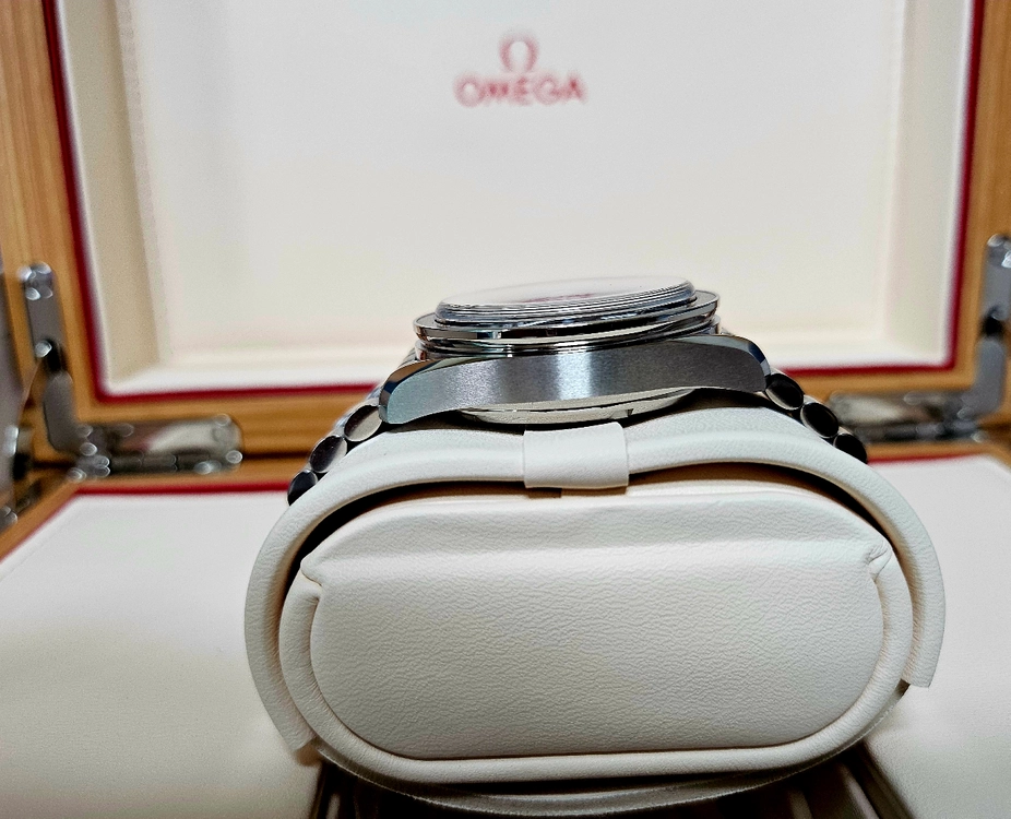 판/교)오메가 스피드마스터 38mm 검판 팝니다 (신제품,미사용) 이미지