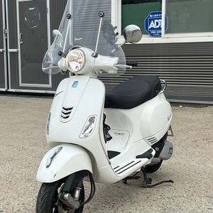 베스파 LX125 19년식 7천키로대 실키로수 저렴한 가격에 판매합니다 이미지