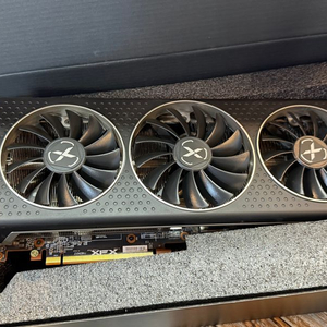 XFX 라데온 RX 6700 XT 그래픽카드 이미지