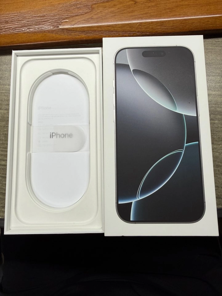 아이폰 16 PRO(프로) 화이트 256GB 상대 매우좋음 풀박스 네고X 이미지