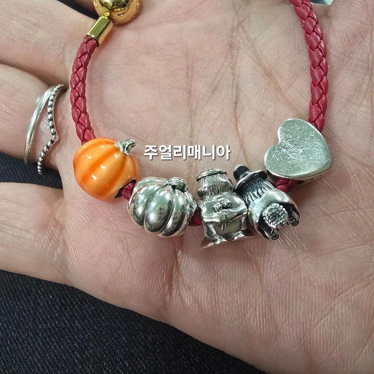 판도라 핼러윈 테마 참 이미지