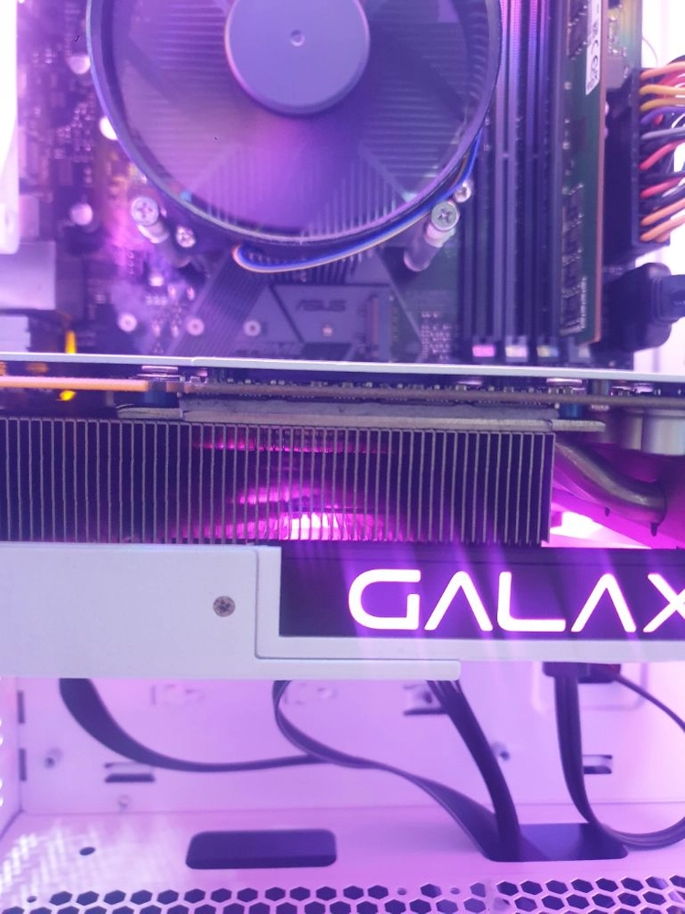 겔럭시 RTX 2070 슈퍼 8G 그래픽 카드 화이트 겔럭시 이미지