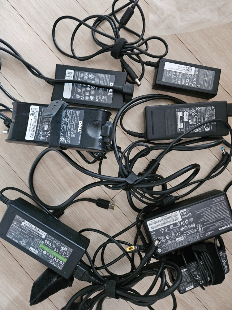 노트북 충전기,다이슨 충전기,모니터 충전기등 여러가지 이미지