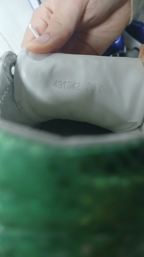 구찌 에이스 스니커즈 꿀벌 자수 38 이미지