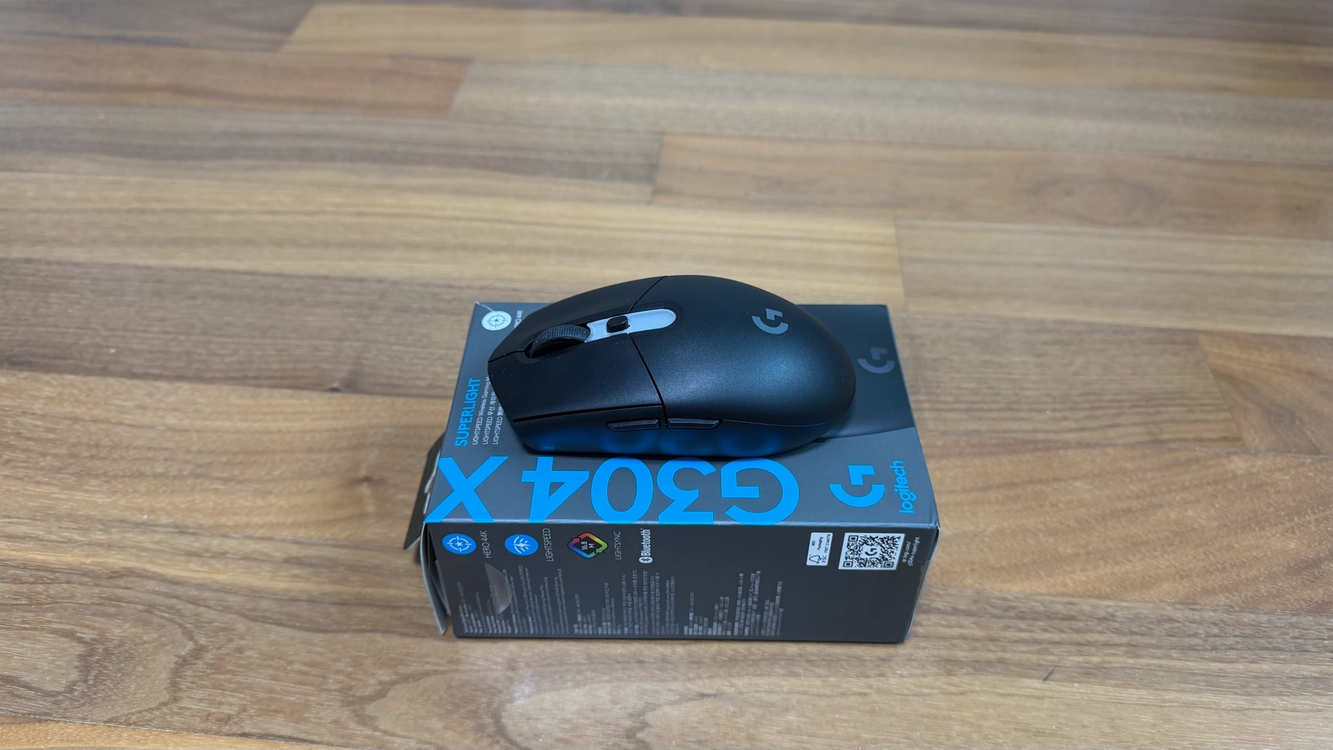 로지텍 G304X 슈퍼라이트 무선 게이밍 마우스 이미지
