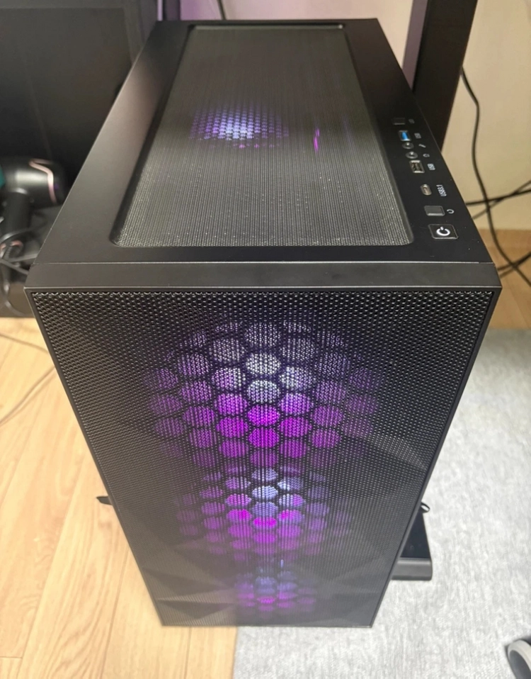 7800x3d 9070xt 램 32기가 ssd 1tb 본체 이미지