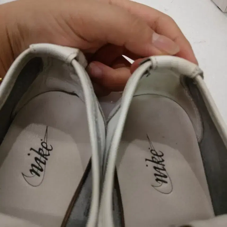 230 나이키 코르테즈72 팬텀베이지 스니커즈 이미지