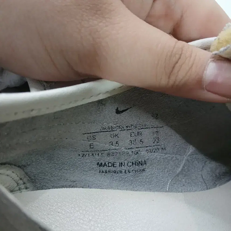 230 나이키 코르테즈72 팬텀베이지 스니커즈 이미지