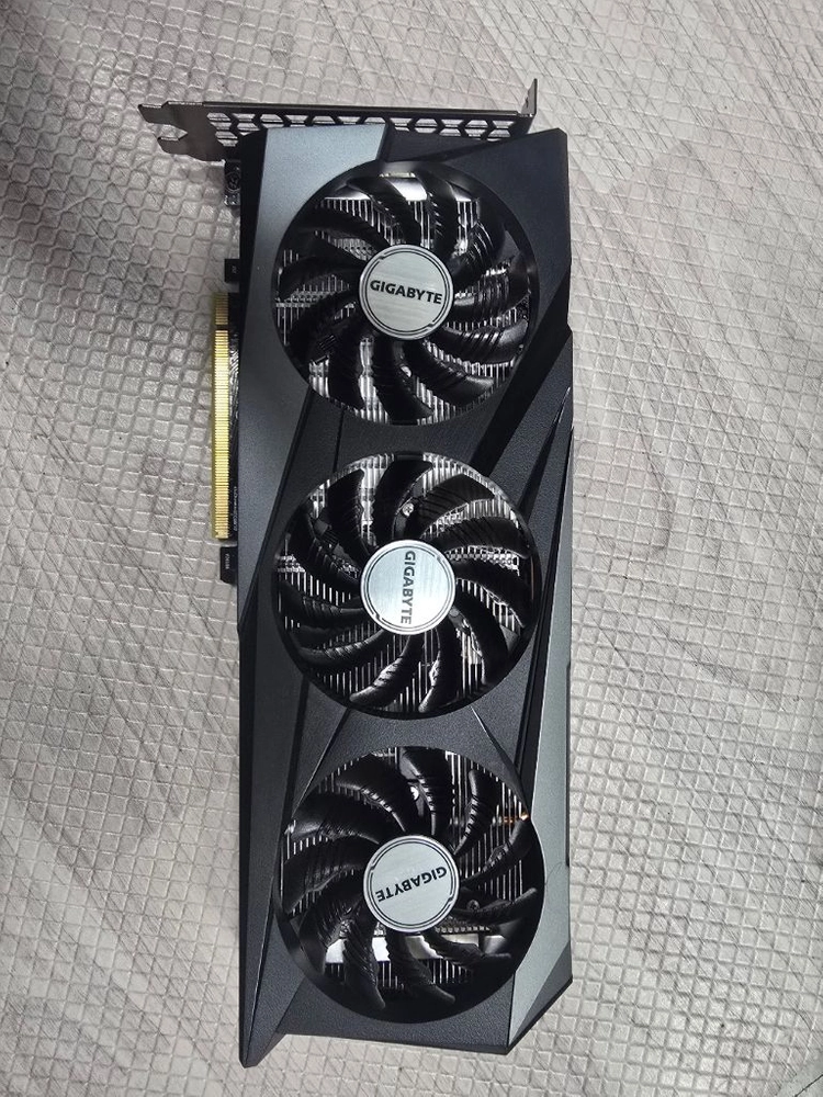 기가바이트 RTX 3050 게이밍 OC 그래픽카드 이미지