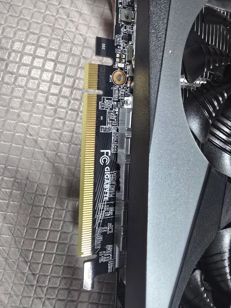 기가바이트 RTX 3050 게이밍 OC 그래픽카드 이미지