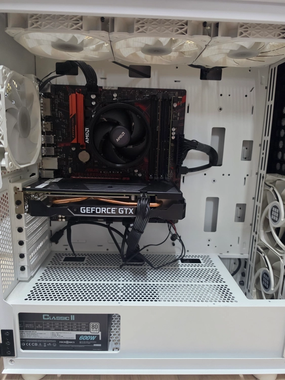 AMD RYZEN 5 3500 / RTX1660 16G 500G SSD LG24 모니터 키보드 일체 팝니다 이미지