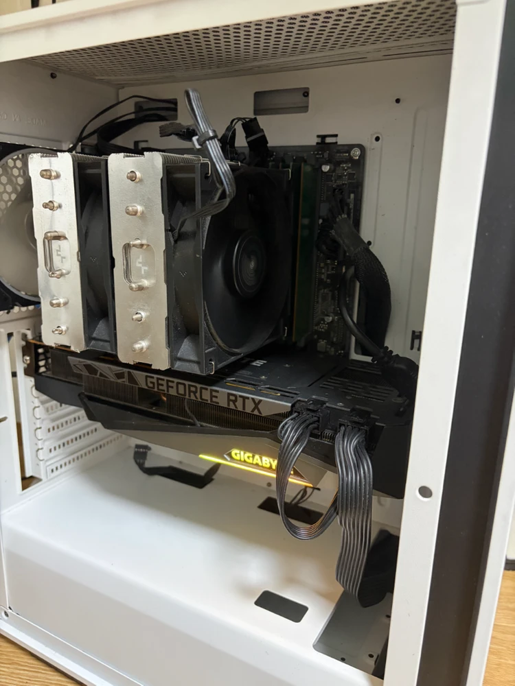 i5-13600KF / 3080 Ti / 32GB / NVMe 1TB / 화이트 케이스 게이밍 컴퓨터 본체 - 안심되는 중고거래