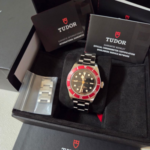 튜더 블랙베이 41mm(신형) 스틸 버건디 베젤 블랙 다이얼 2025.10 풀셋 이미지