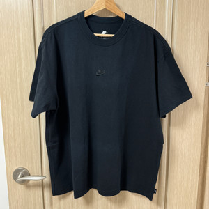 나이키 스포츠웨어 프리미엄 에센셜 반팔 티셔츠 블랙 XL사이즈 새상태 팝니다. DO7393-010 이미지