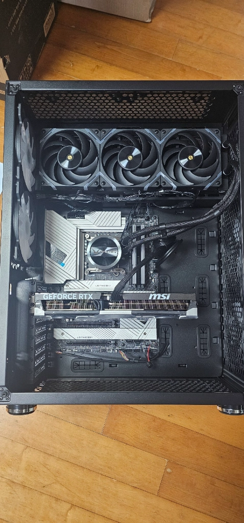 게이밍 PC 판매 i7-14700kf, RTX5070ti, RAM 32GB, SSD 2TB 이미지