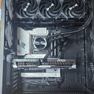 게이밍 PC 판매 i7-14700kf, RTX5070ti, RAM 32GB, SSD 2TB 이미지