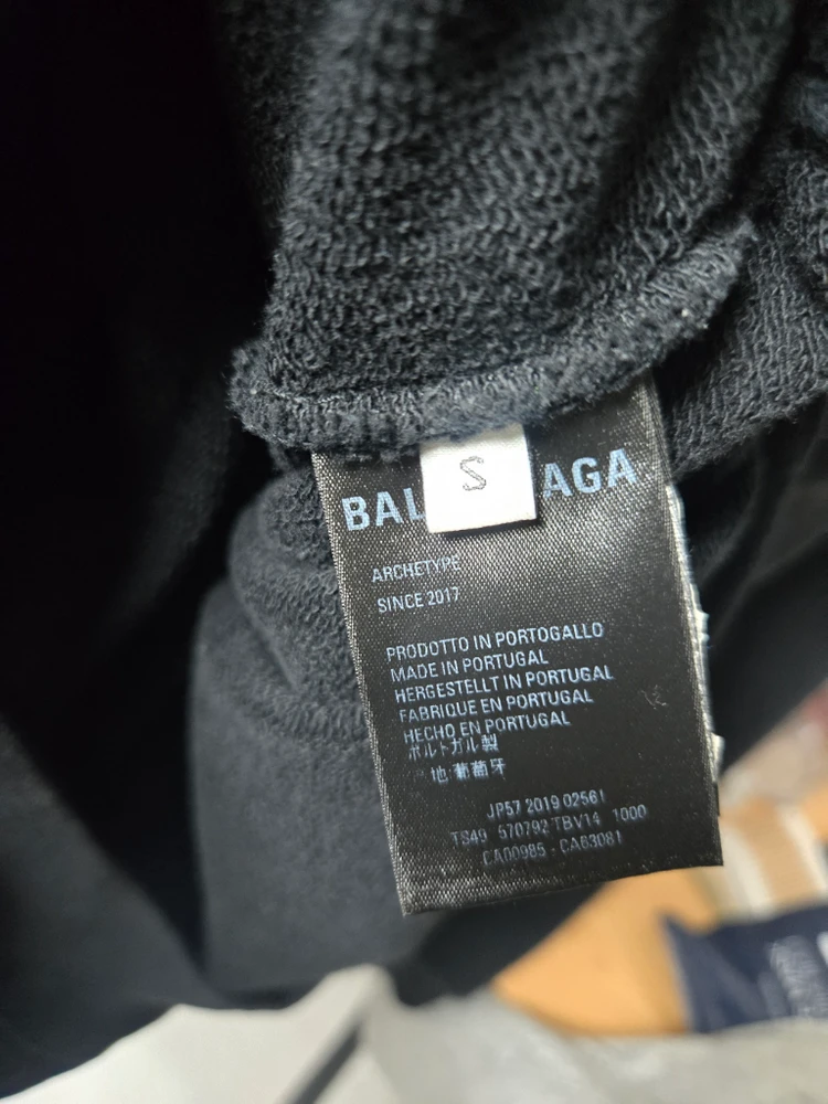 발렌시아가 웨이브로고 후드 이미지