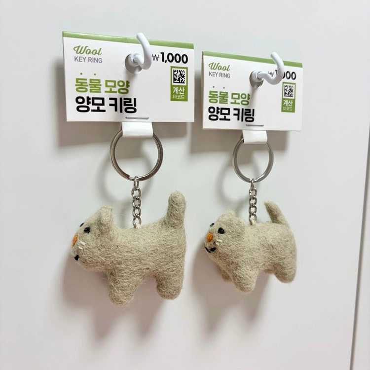 다이소 카라비너 키링 토마토 푸딩 메론빵 거북이 소다 가방 인테리어 소품 미니어쳐 인형 양모 펠트 바나나 강아지 이미지