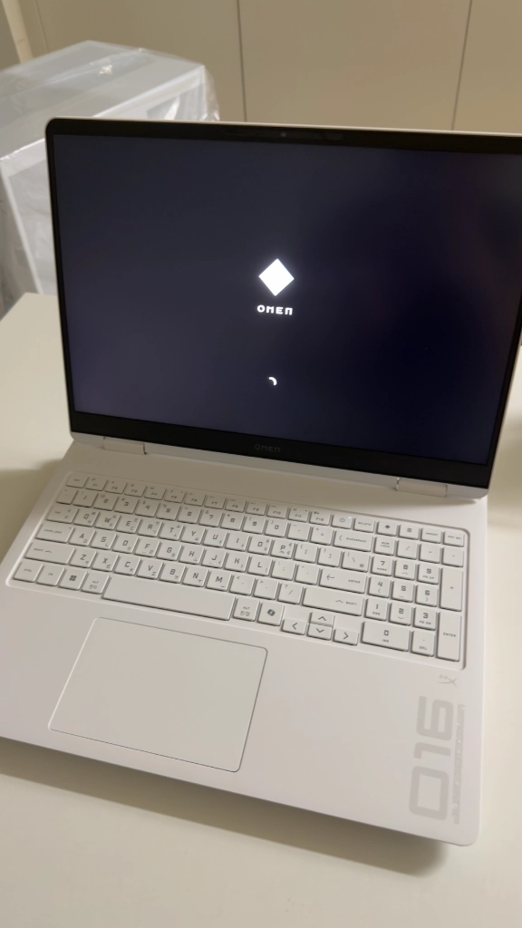 HP 오멘 16 게이밍 노트북 AI 7 350 / RTX 5060 세라믹 화이트 판매 이미지