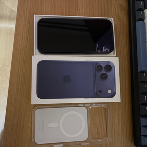 [직거래/택배] 아이폰 17 프로 맥스 256GB 딥 블루 (외관 최상/풀박스) 이미지