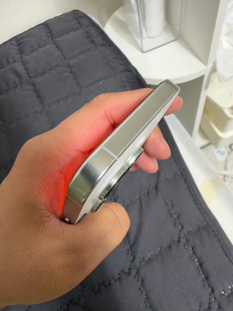 아이폰16프로 128GB 화이트 티타늄 이미지
