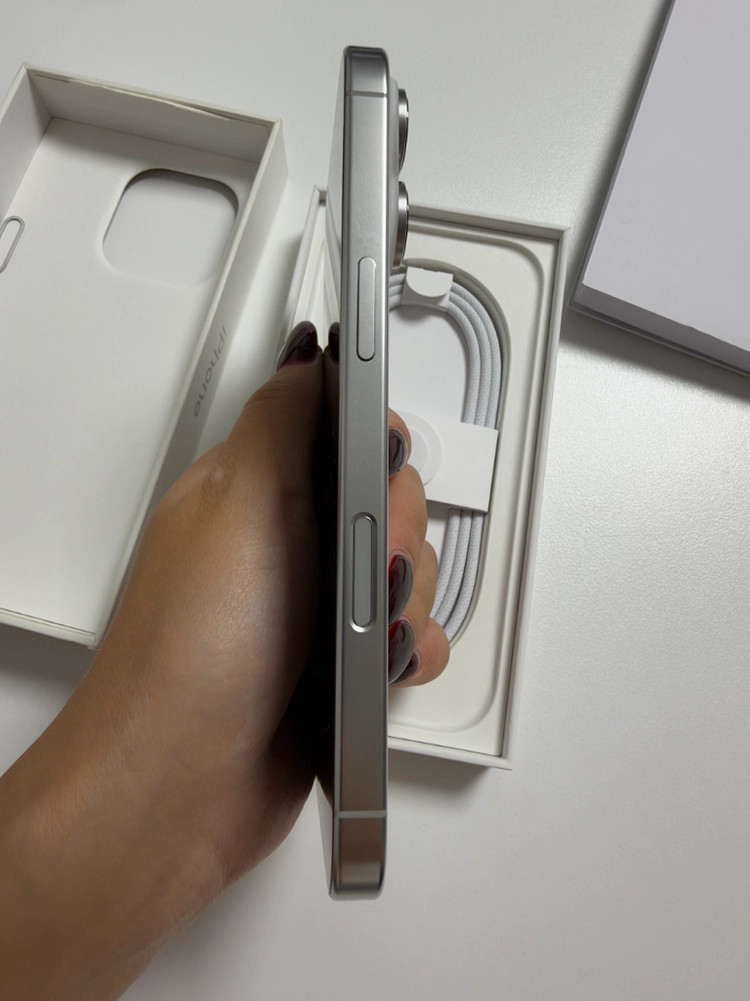 아이폰16 프로 256GB 화이트티타늄 이미지