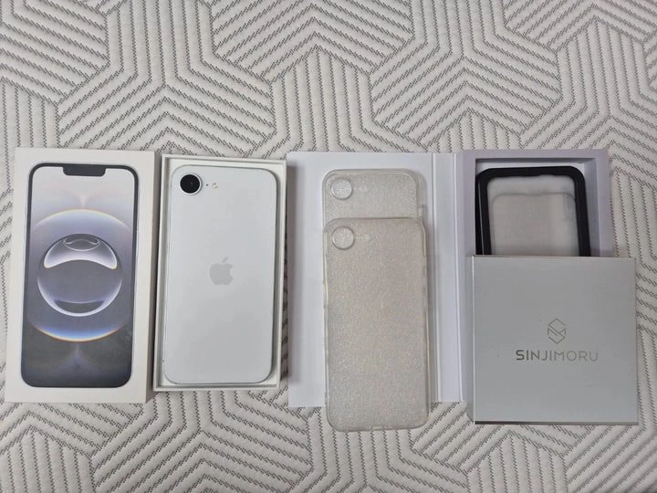 아이폰 16e 화이트 256GB 새폰(리퍼폰) 팝니다 이미지