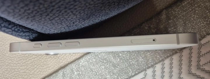 아이폰 16e 화이트 256GB 새폰(리퍼폰) 팝니다 이미지