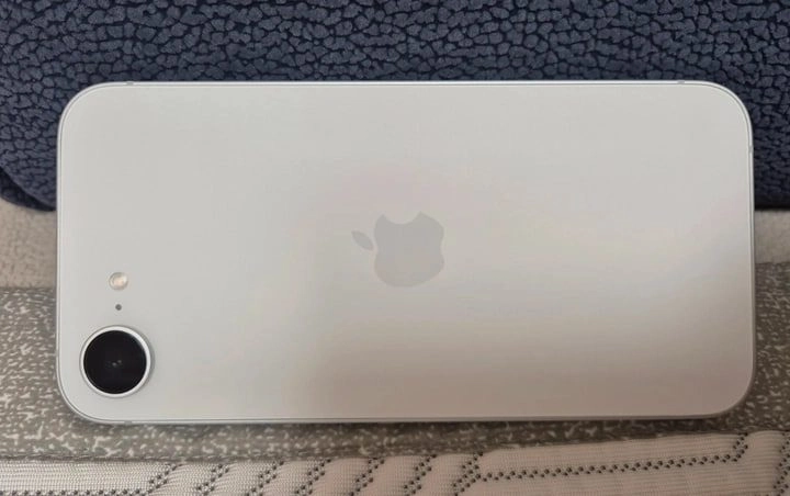아이폰 16e 화이트 256GB 새폰(리퍼폰) 팝니다 이미지