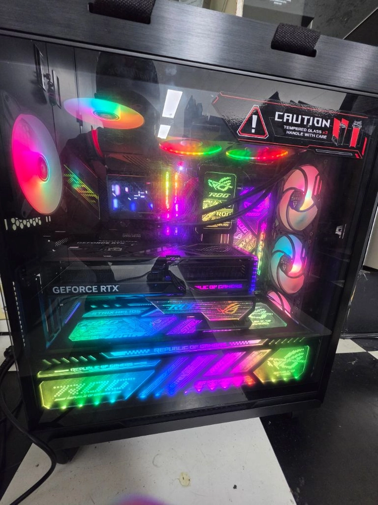 ASUS ROG Helios 케이스 , ROG 그래픽카드 지지대 이미지