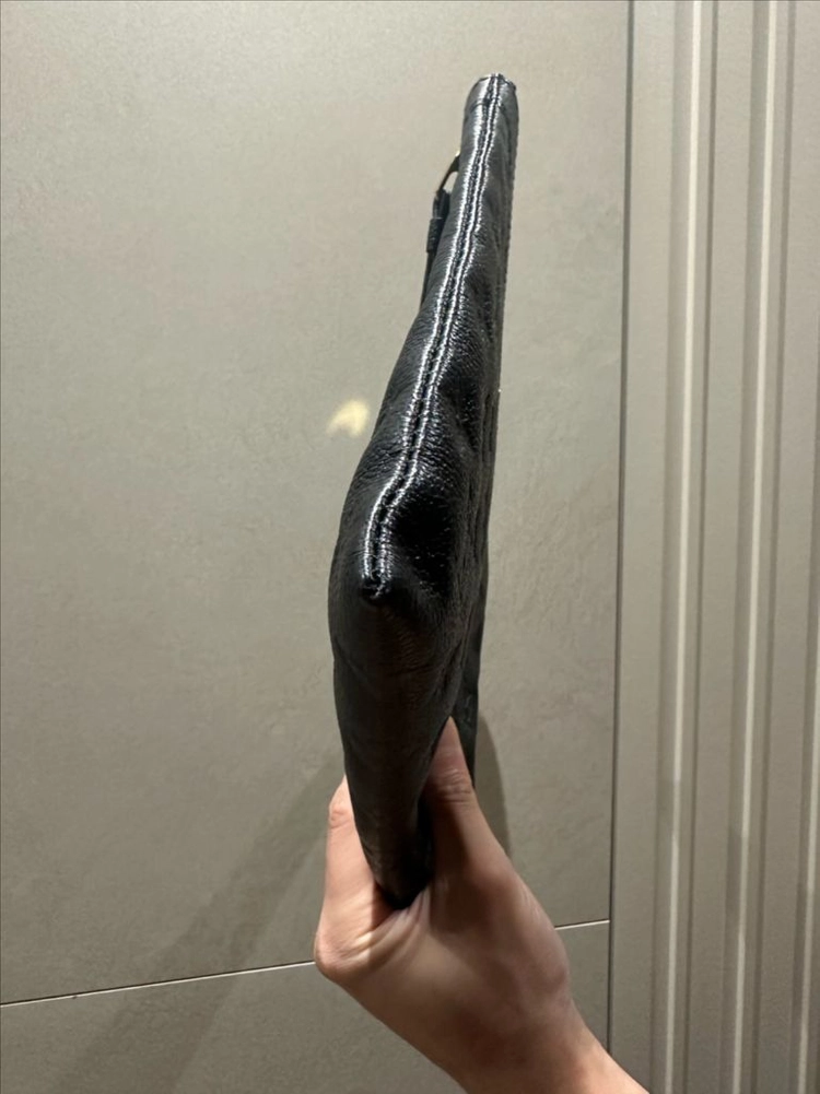 루이비통 앙프렝뜨 클러치 블랙 이미지